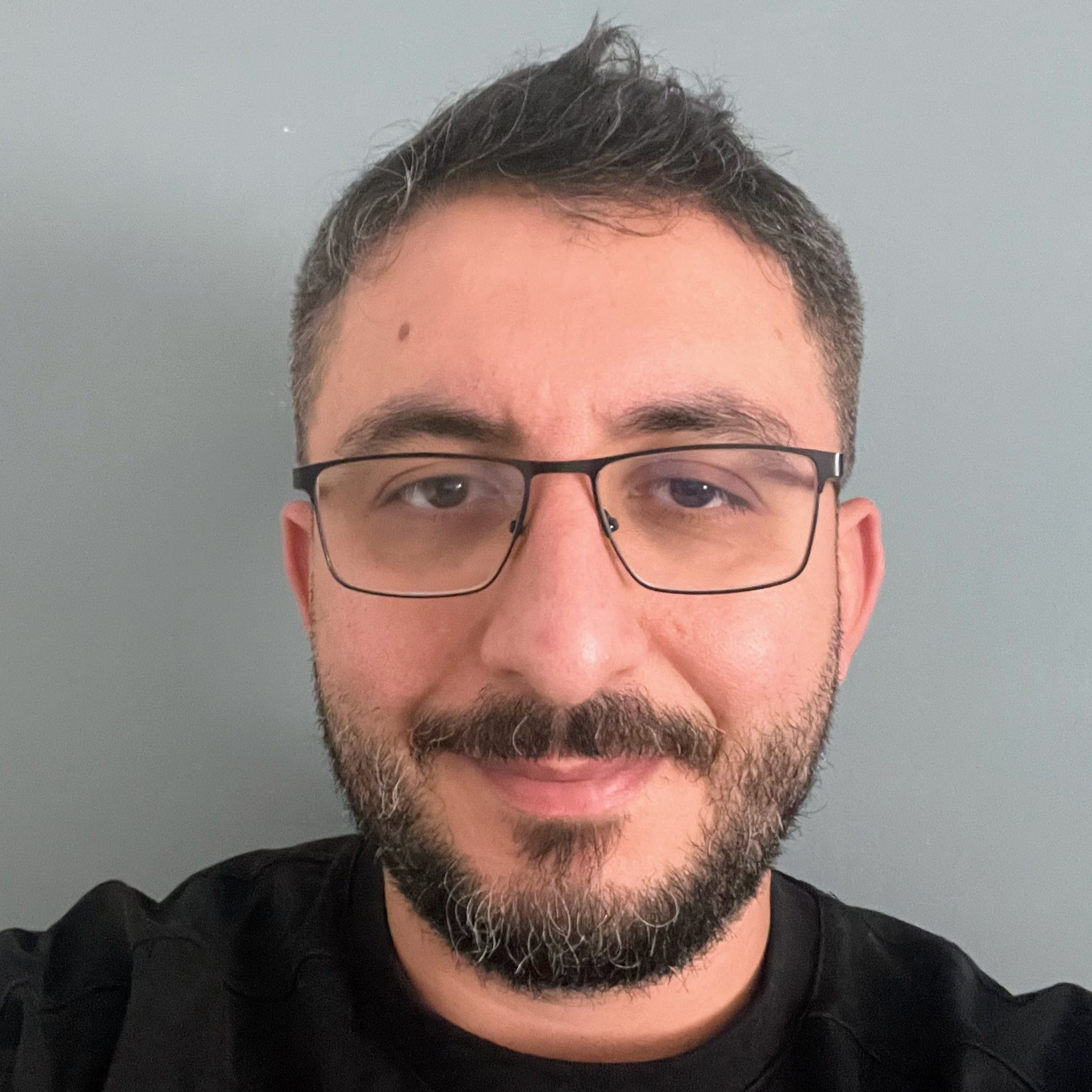 Leon Davidov